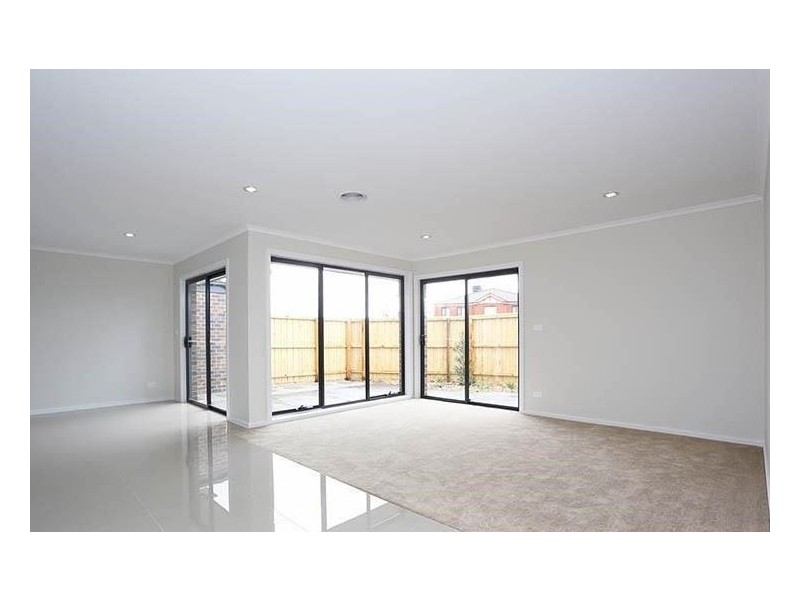 8 Eastbourne Way, Narre Warren South VIC 3805