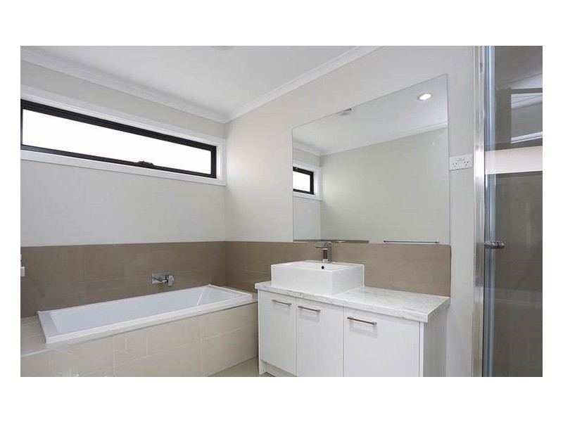 8 Eastbourne Way, Narre Warren South VIC 3805