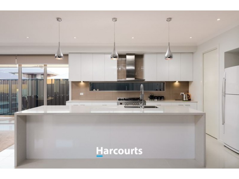 60 Serene Way, Clyde North VIC 3978