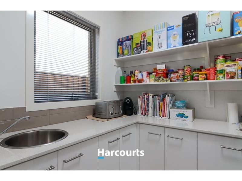 60 Serene Way, Clyde North VIC 3978