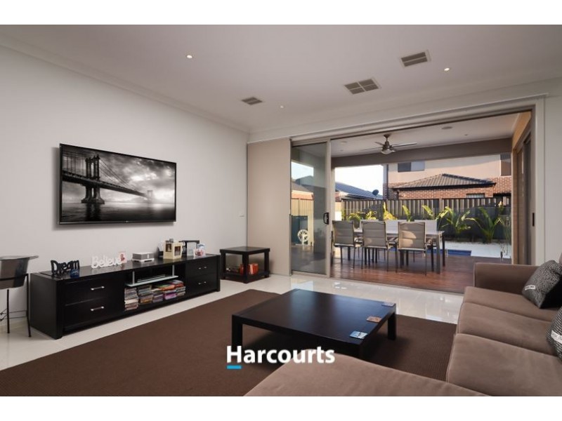 60 Serene Way, Clyde North VIC 3978