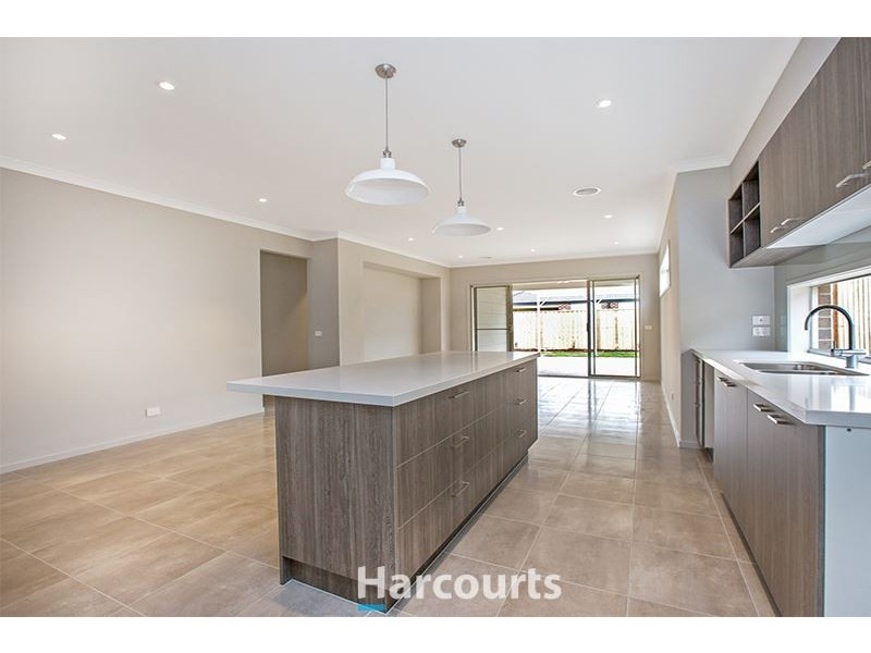 5 Randall Ave, Clyde North VIC 3978