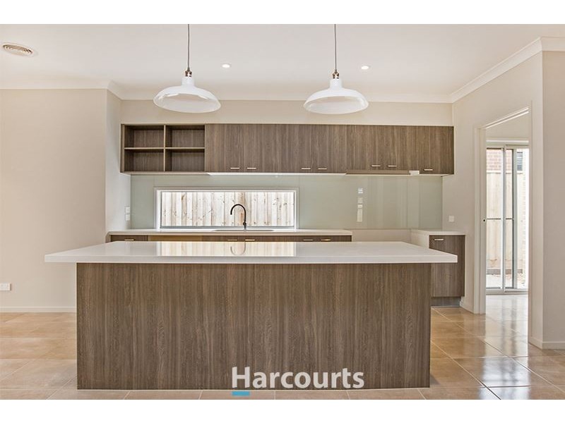 5 Randall Ave, Clyde North VIC 3978