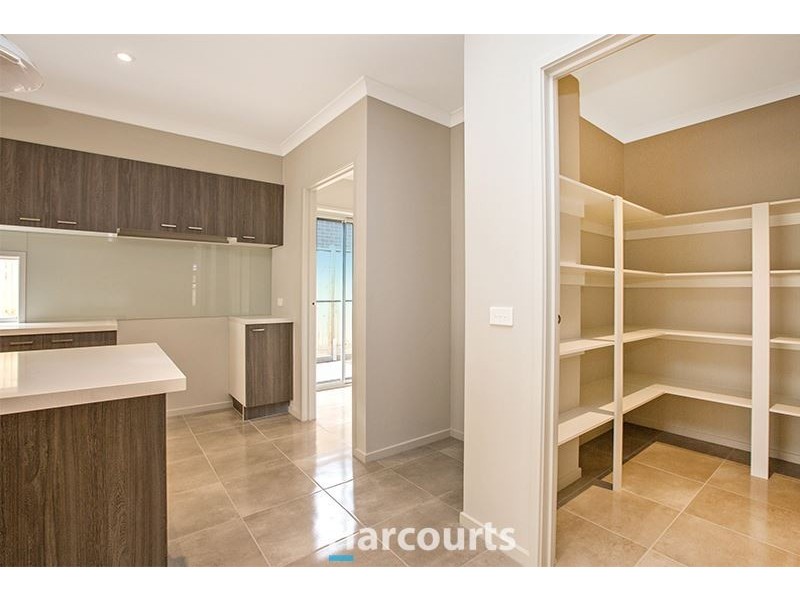 5 Randall Ave, Clyde North VIC 3978