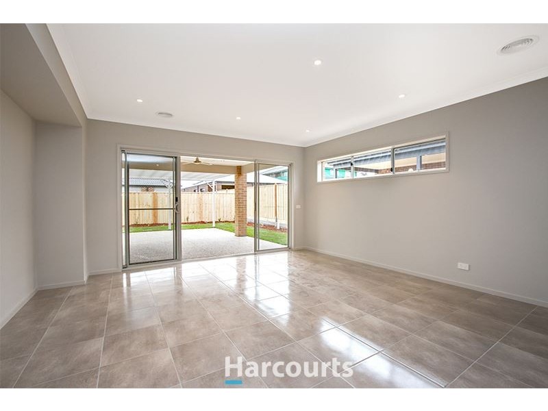 5 Randall Ave, Clyde North VIC 3978