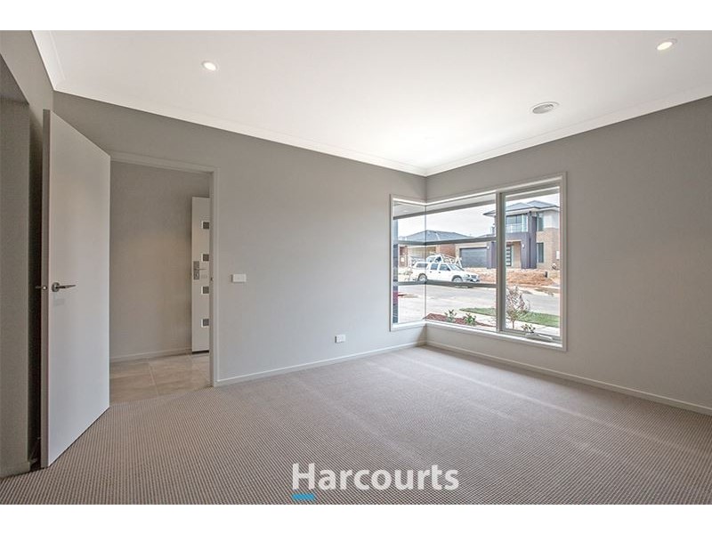 5 Randall Ave, Clyde North VIC 3978