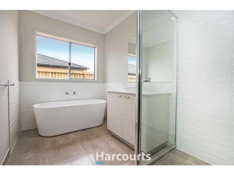 5 Randall Ave, Clyde North VIC 3978