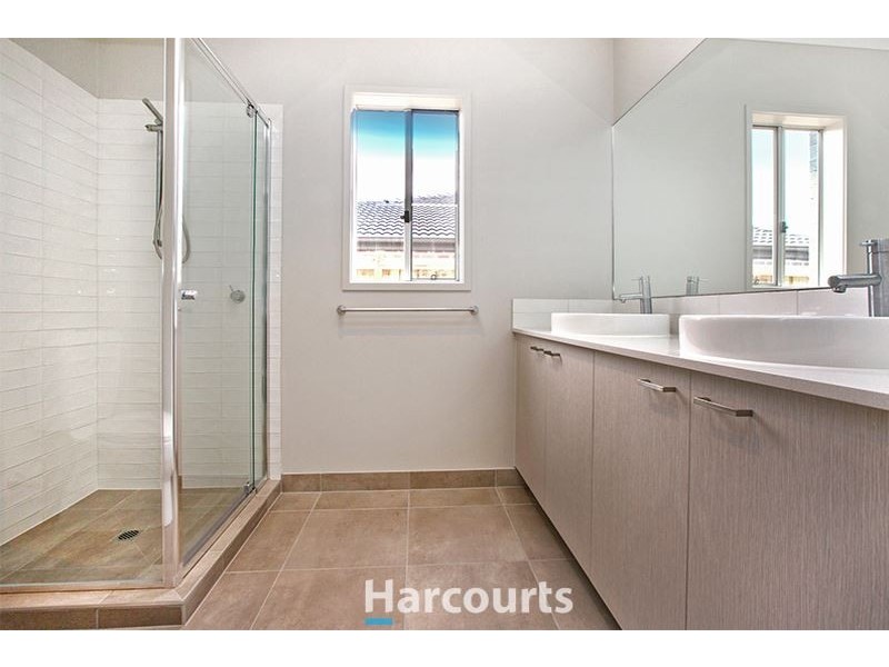 5 Randall Ave, Clyde North VIC 3978