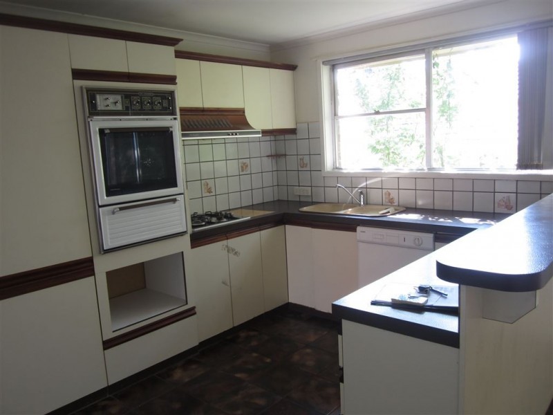 42 Meadowood Walk, Narre Warren VIC 3805