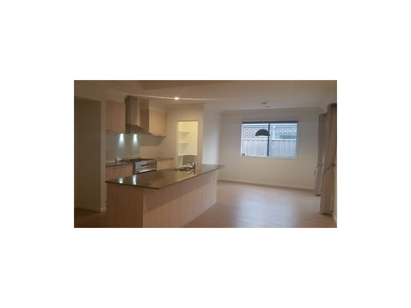 42 Riverstone Boulevard, Clyde North VIC 3978