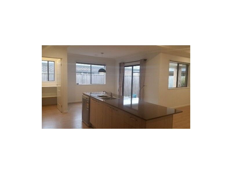 42 Riverstone Boulevard, Clyde North VIC 3978