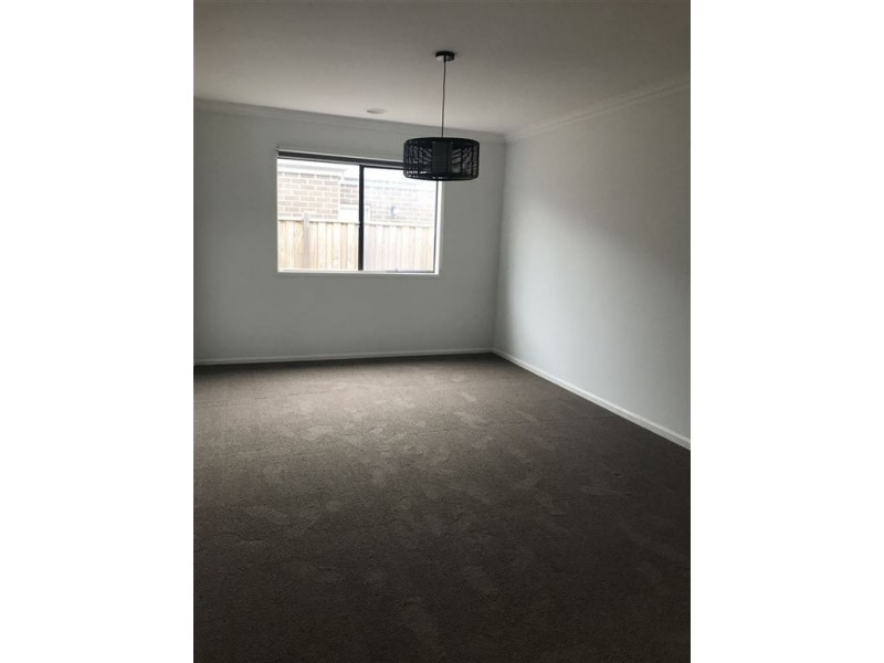 42 Riverstone Boulevard, Clyde North VIC 3978