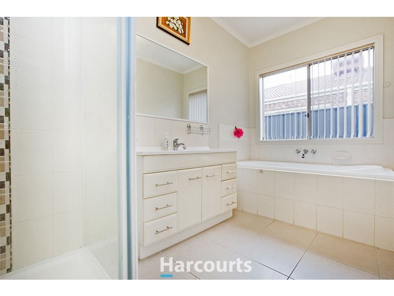 4 Jefferson Avenue, Cranbourne North VIC 3977