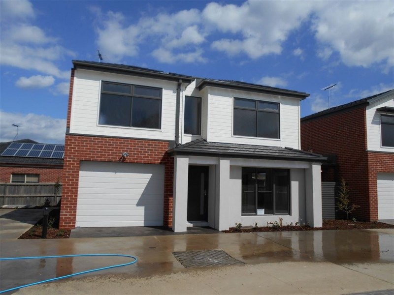 5/17 Golden Elm Way, Lyndhurst VIC 3975