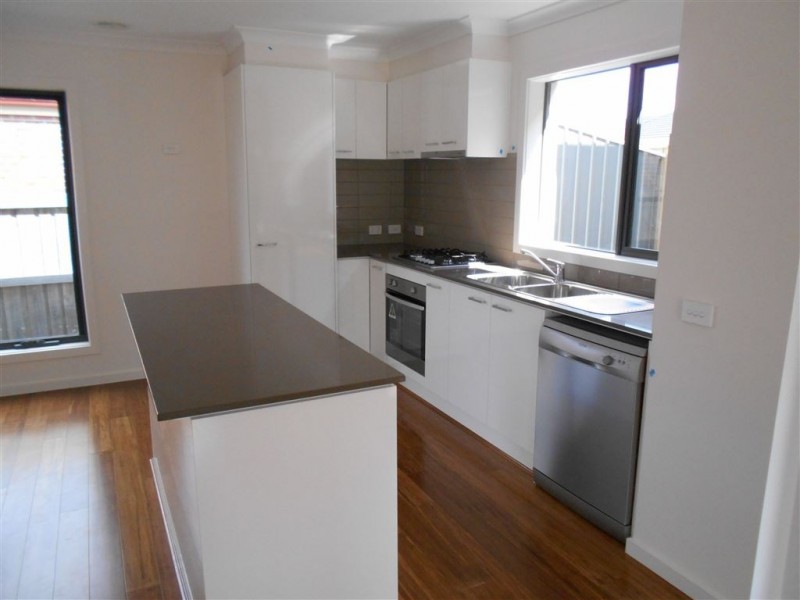 5/17 Golden Elm Way, Lyndhurst VIC 3975