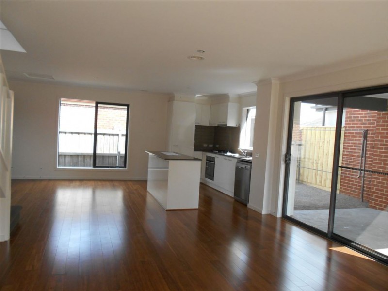 5/17 Golden Elm Way, Lyndhurst VIC 3975