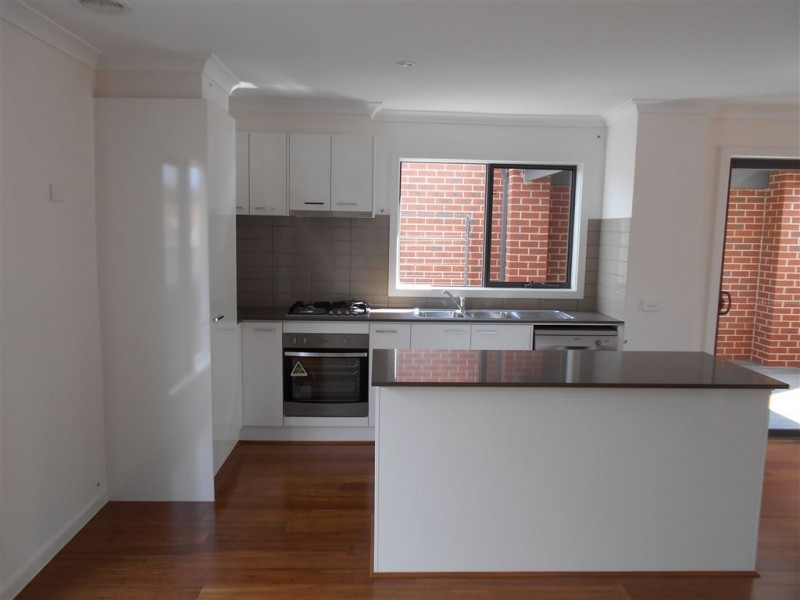 5/17 Golden Elm Way, Lyndhurst VIC 3975