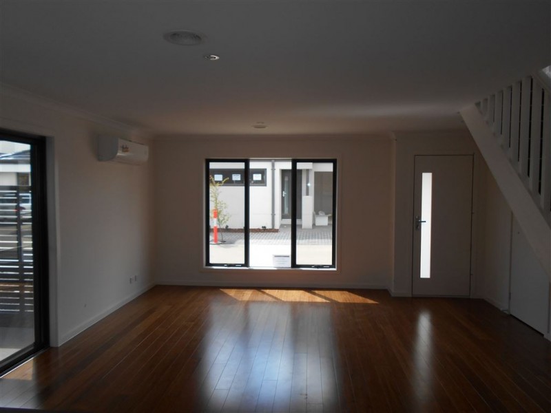 5/17 Golden Elm Way, Lyndhurst VIC 3975