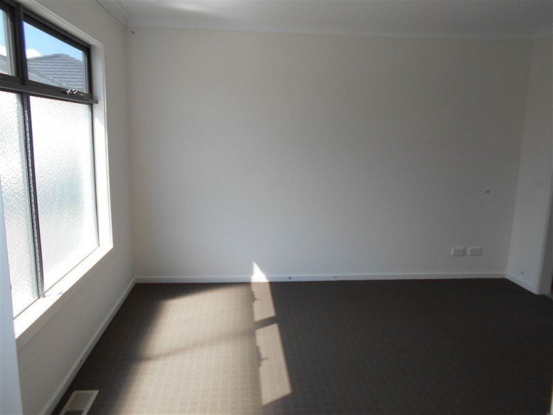 5/17 Golden Elm Way, Lyndhurst VIC 3975
