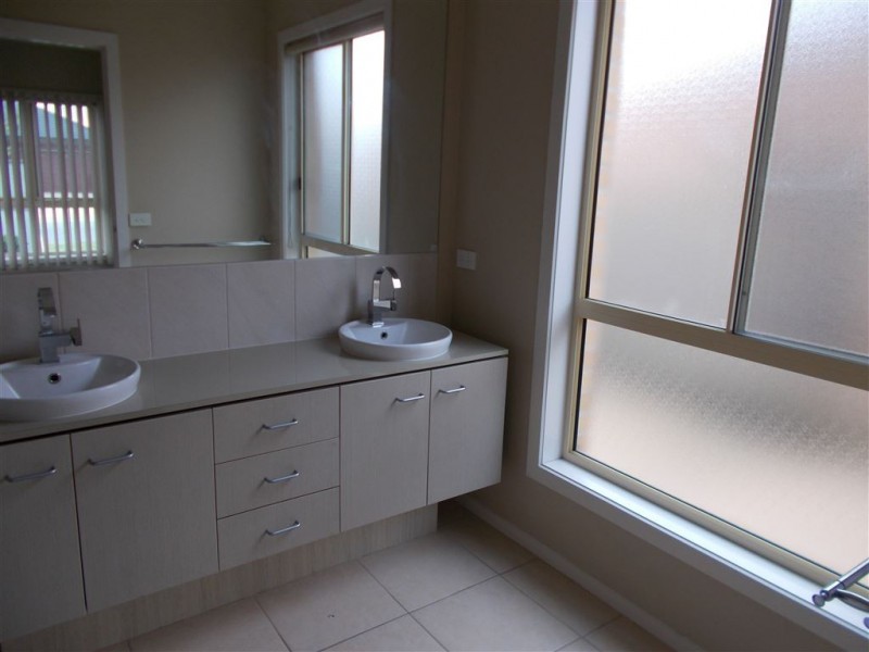 35 Flinders Park Drive, Officer VIC 3809