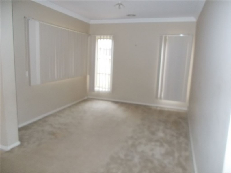 35 Flinders Park Drive, Officer VIC 3809