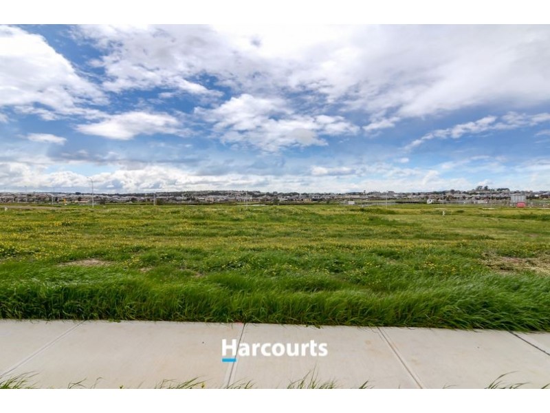 25 Cottongrass Ave, Clyde North VIC 3978