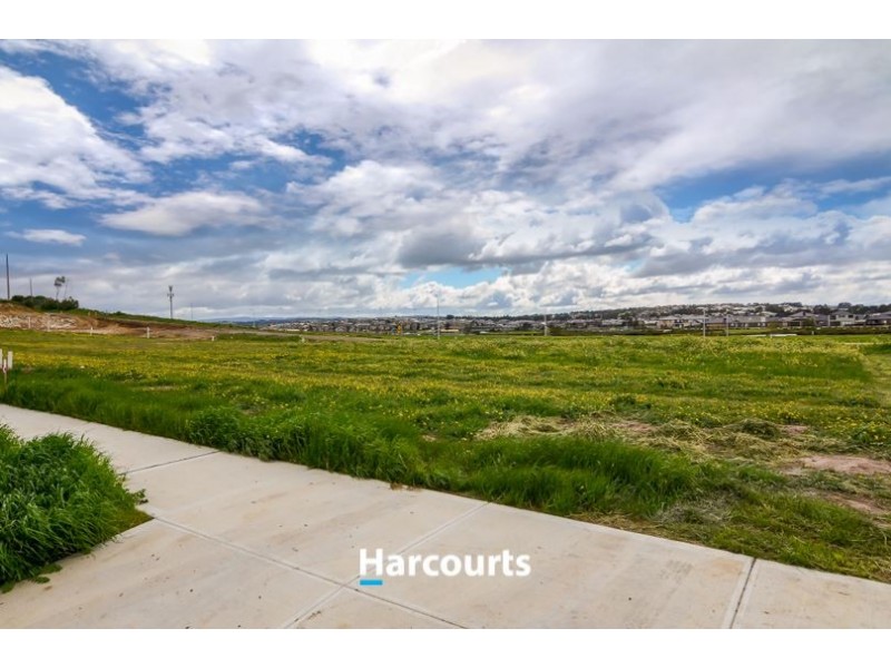 25 Cottongrass Ave, Clyde North VIC 3978