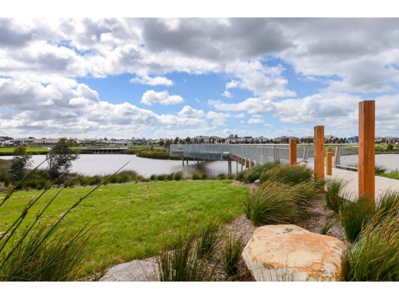25 Cottongrass Ave, Clyde North VIC 3978