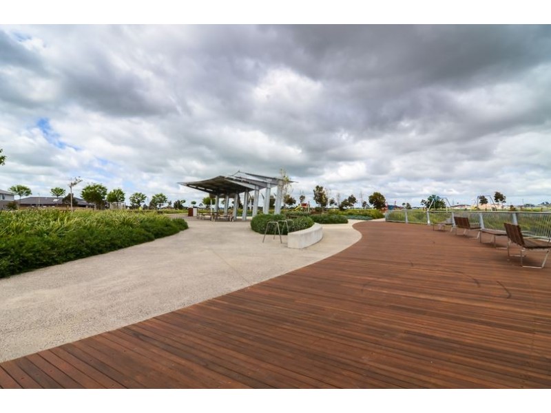 25 Cottongrass Ave, Clyde North VIC 3978