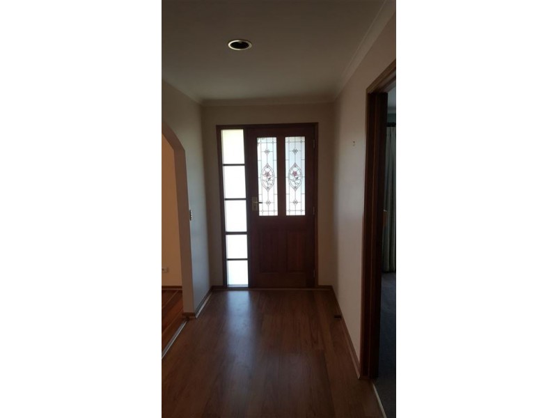 10 Tottington Rise, Berwick VIC 3806