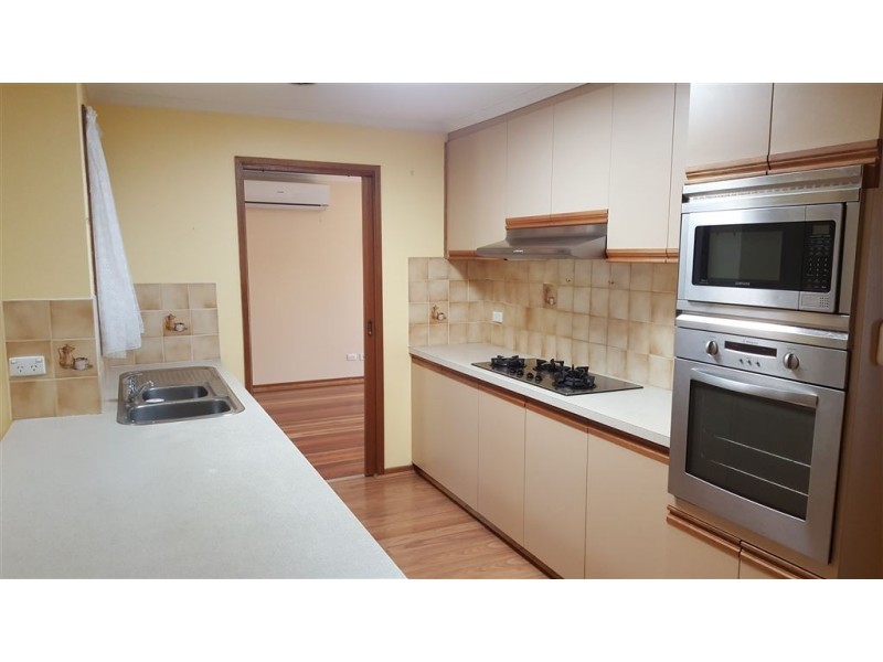 10 Tottington Rise, Berwick VIC 3806