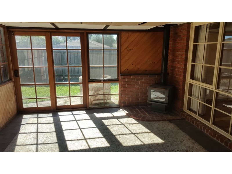 10 Tottington Rise, Berwick VIC 3806