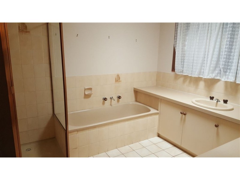 10 Tottington Rise, Berwick VIC 3806