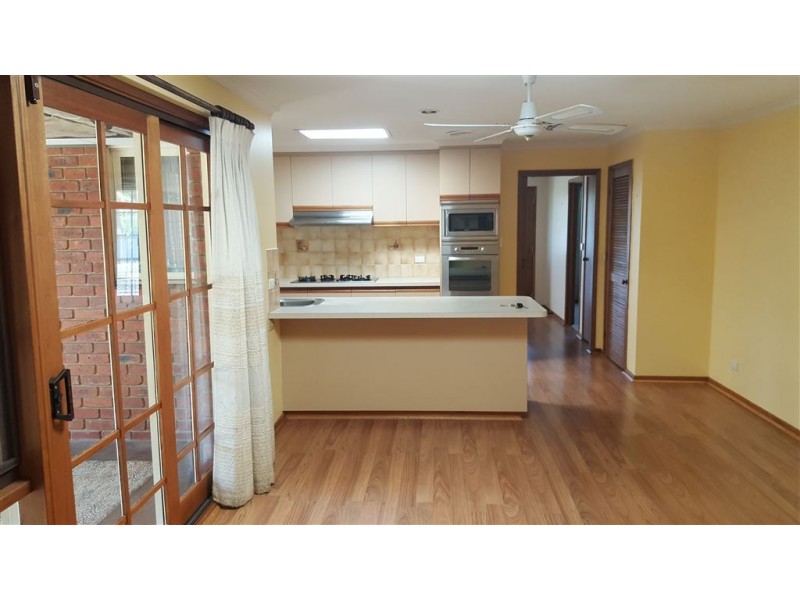 10 Tottington Rise, Berwick VIC 3806