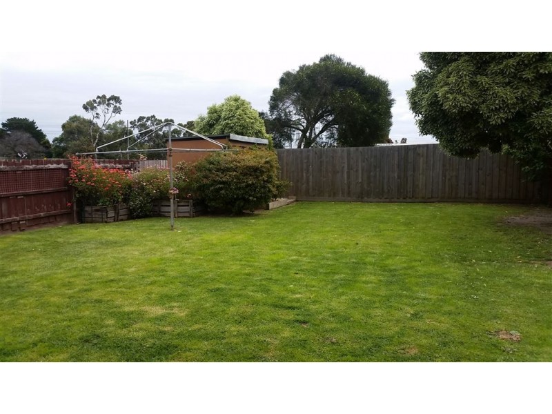 1 Lonsdale Crescent, Cranbourne North VIC 3977