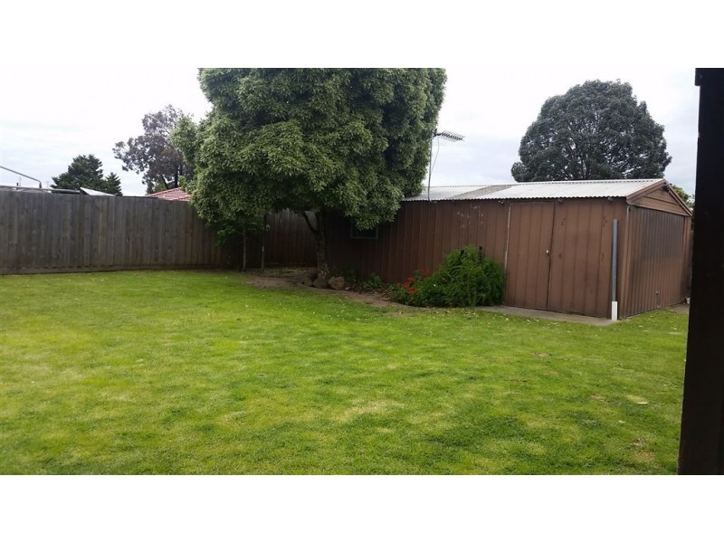 1 Lonsdale Crescent, Cranbourne North VIC 3977