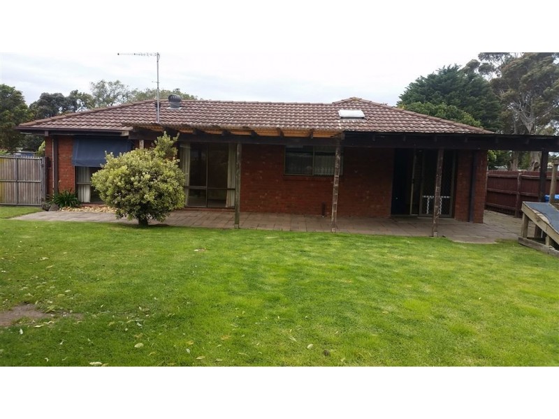 1 Lonsdale Crescent, Cranbourne North VIC 3977