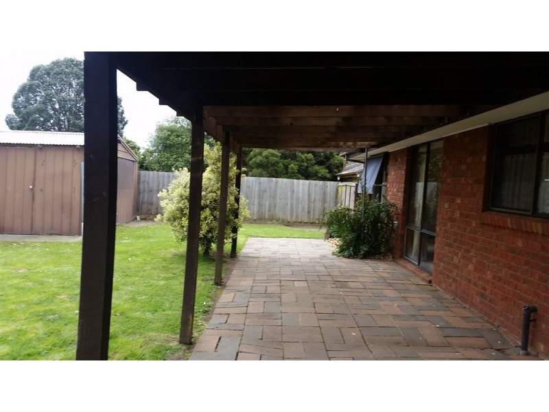 1 Lonsdale Crescent, Cranbourne North VIC 3977