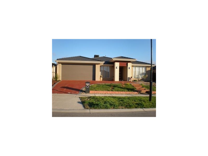 38 Baddeley Circuit, Cranbourne North VIC 3977