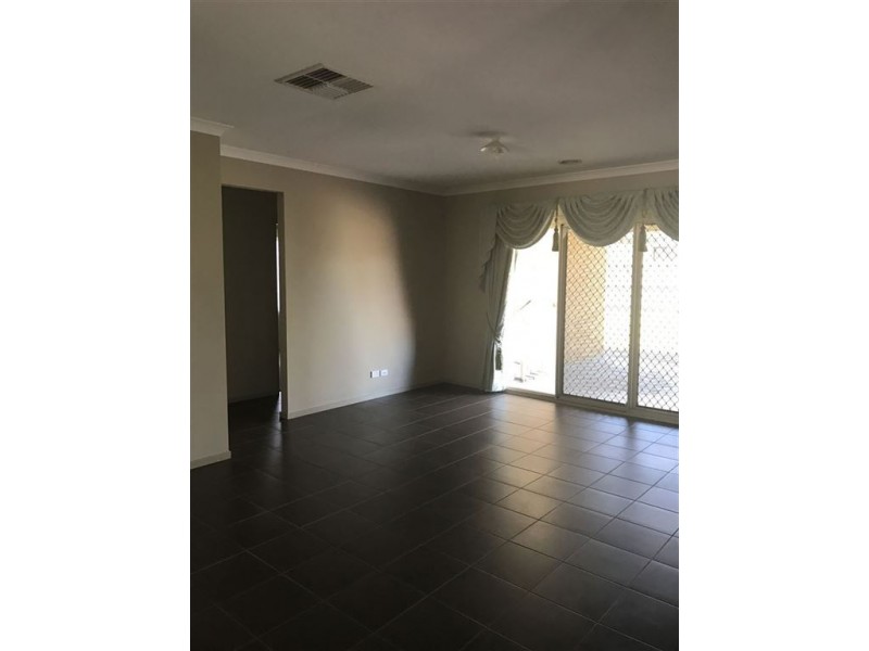 38 Baddeley Circuit, Cranbourne North VIC 3977
