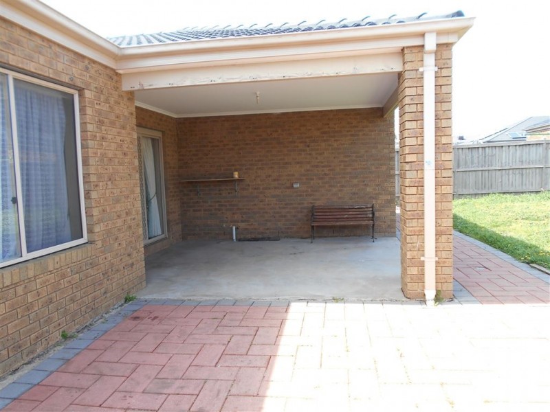 38 Baddeley Circuit, Cranbourne North VIC 3977