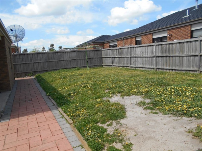 38 Baddeley Circuit, Cranbourne North VIC 3977