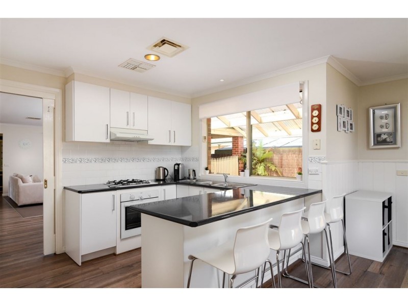 2 Cooney Close, Berwick VIC 3806