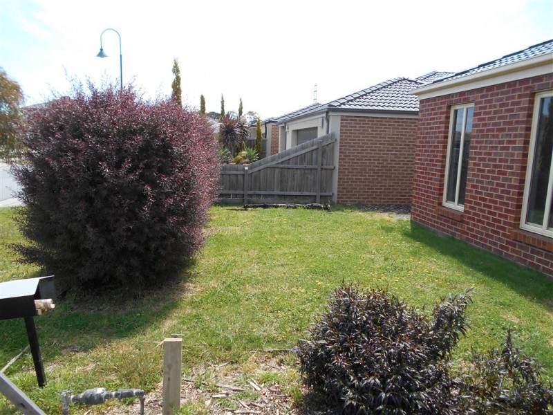 6 Kingsbarn Court, Cranbourne VIC 3977