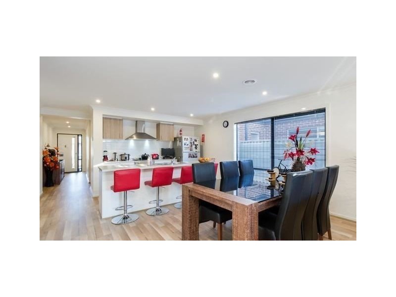 5 Stark Circuit, Cranbourne East VIC 3977