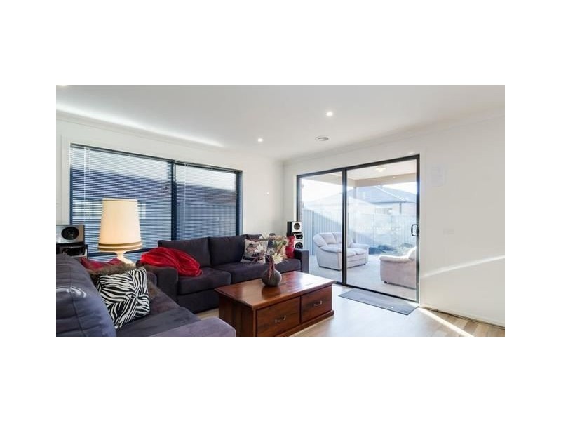 5 Stark Circuit, Cranbourne East VIC 3977