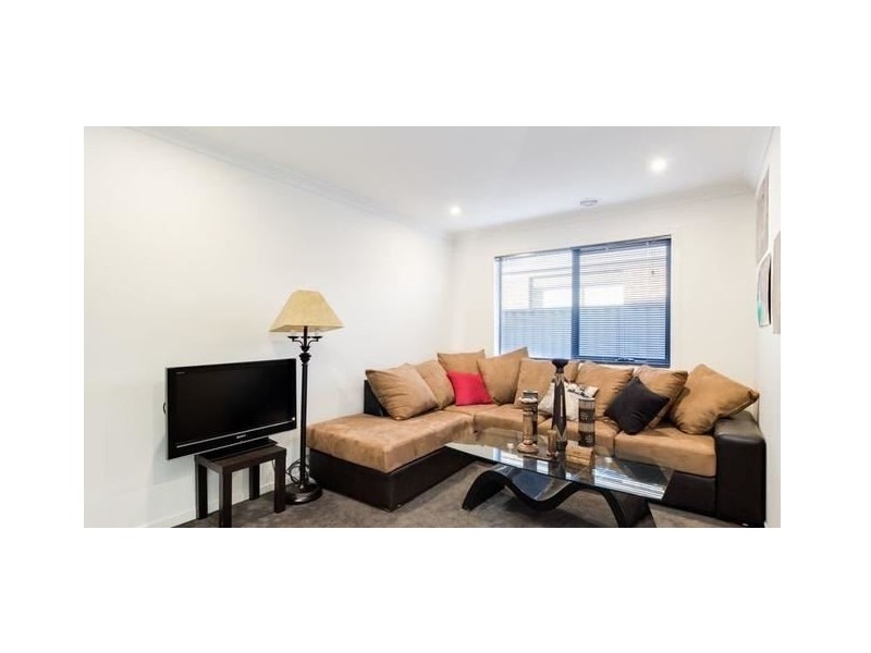 5 Stark Circuit, Cranbourne East VIC 3977