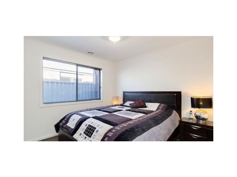 5 Stark Circuit, Cranbourne East VIC 3977