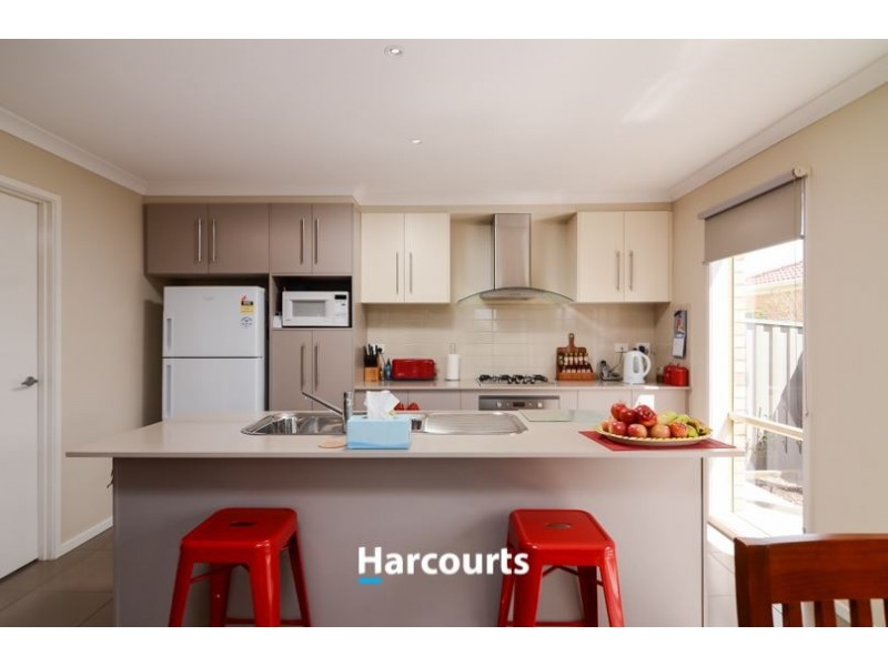 8 Tarwin Place, Cranbourne East VIC 3977