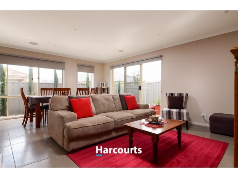 8 Tarwin Place, Cranbourne East VIC 3977